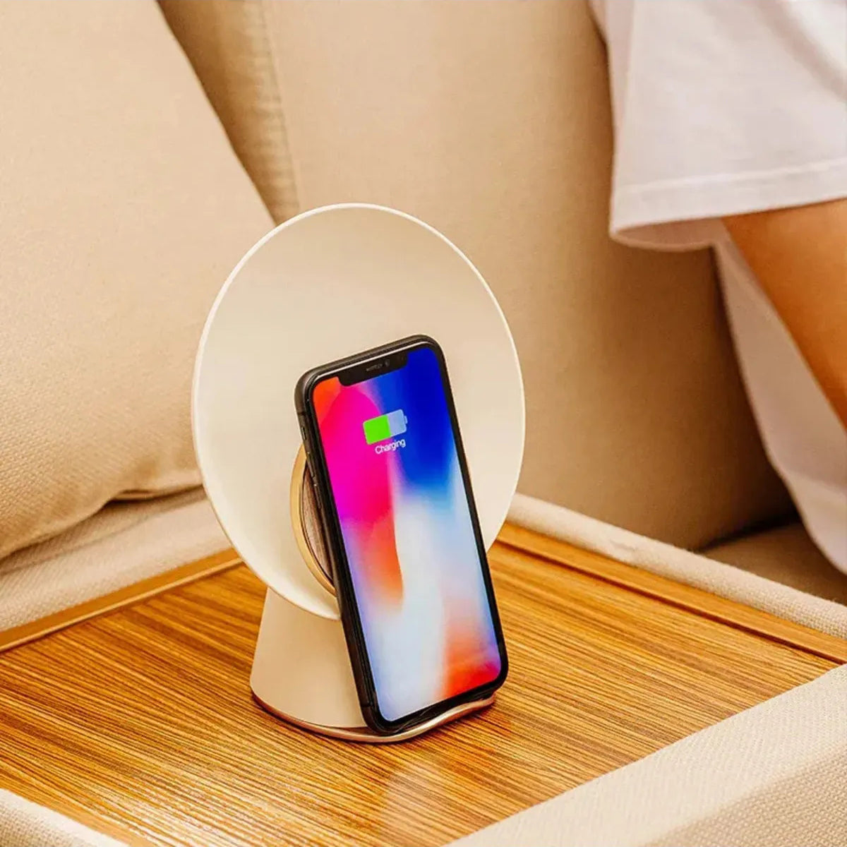 3’ü 1 Arada Akıllı Gece Lambası – Bluetooth Hoparlör, Kablosuz Şarj ve Dijital Saat